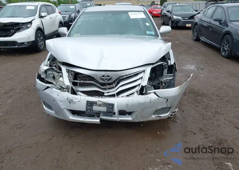 2011 Toyota Camry Le/Se/Xle z USA, uszkodzony, nr VIN 4T4BF3EKXBR218625